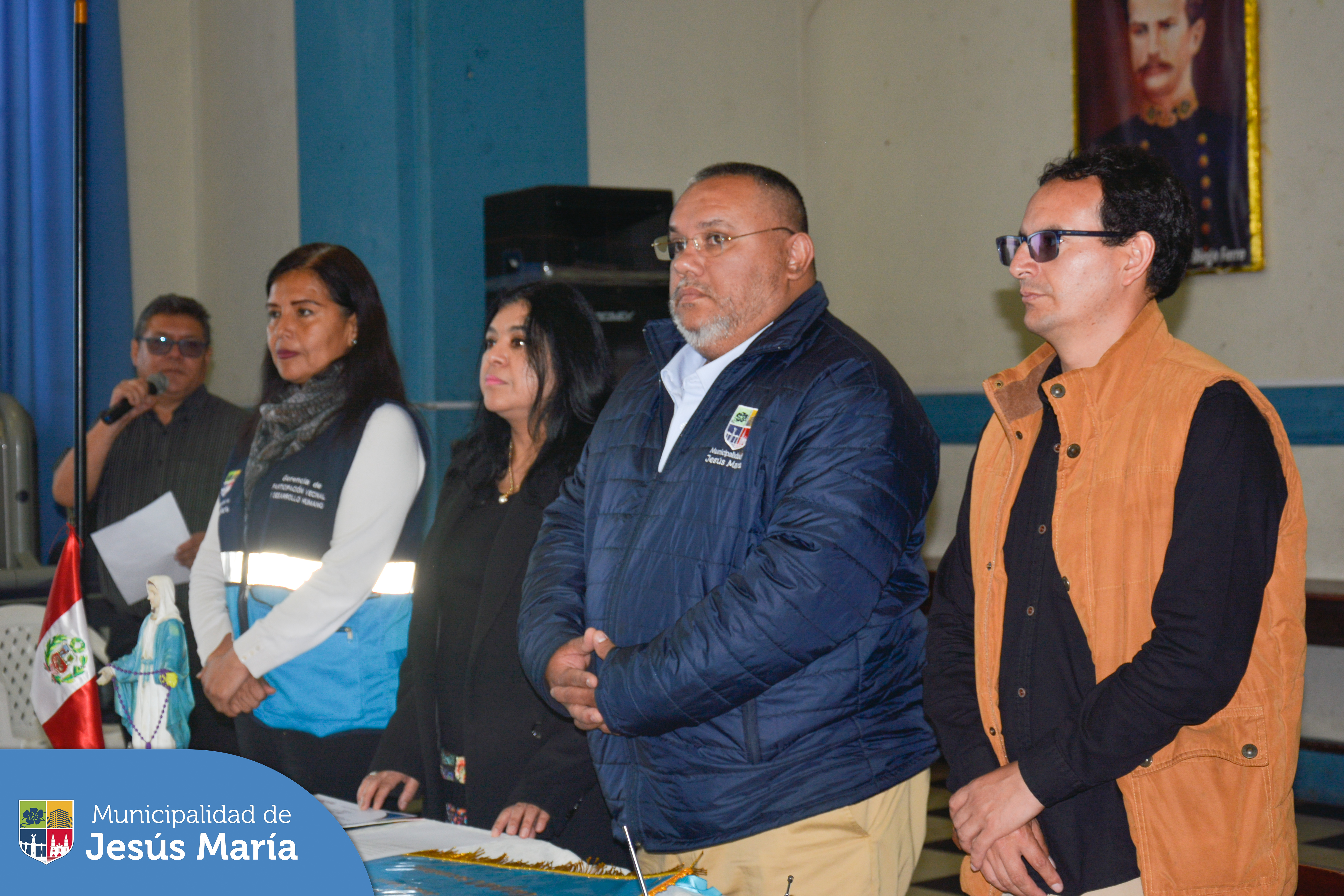 👉 Seguimos premiando a los colegios del distrito que participaron en nuestro tradicional 🇵🇪 Pasacalle Escolar Patriótico. En esta ocasión, nuestro alcalde Jesús Gálvez Olivares, entregó un reconocimiento a los alumnos de la I.E. Diego Ferré, por alcanzar el 3er lugar en el nivel secundaria. 🙌🏻