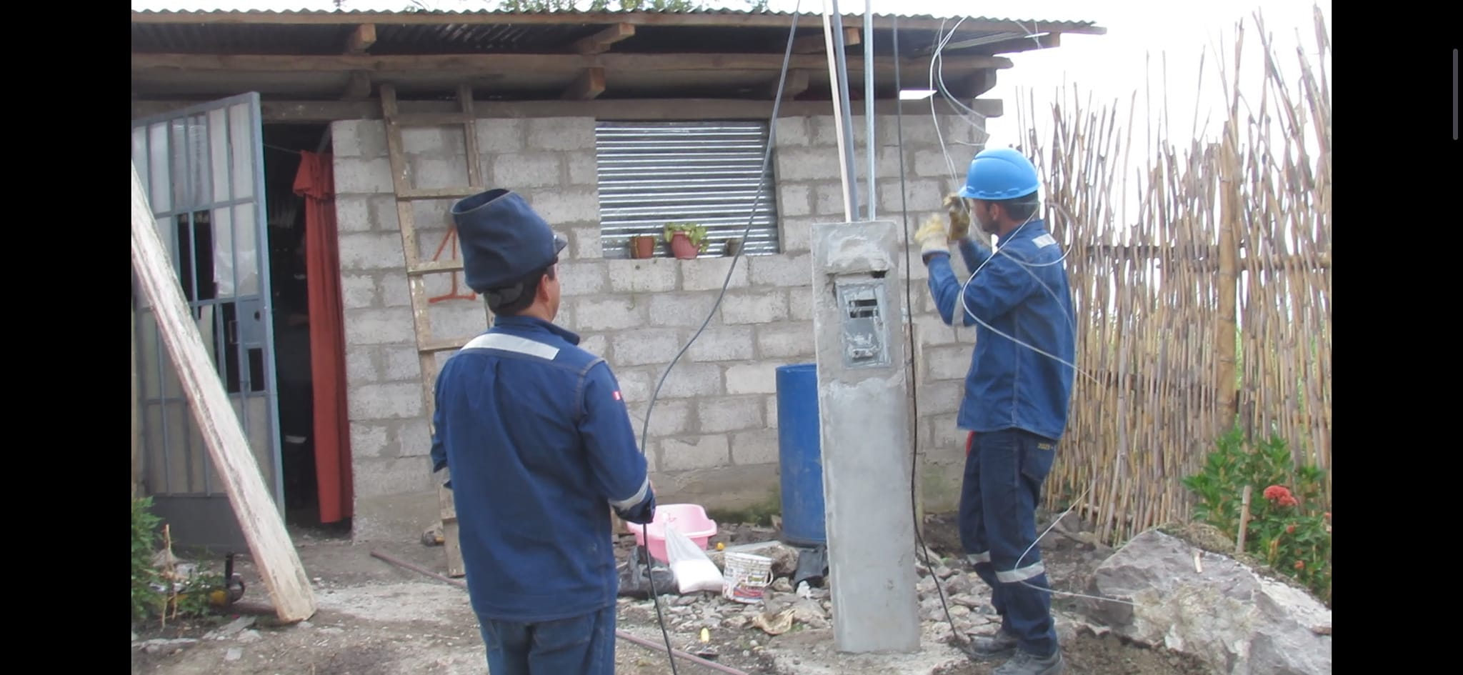Instalación de acometidas eléctrica gracias al programa Electricidad Altoque.