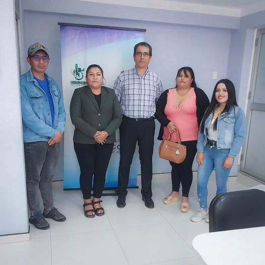Con la finalidad de agilizar la creación del Puesto de Salud de Huanipampa y la contratación de una obstetra para dicho establecimiento, la alcaldesa Delia Verde Ponce, acompañada de las regidoras Tania Javier Alminco y Rosario Lázaro Espinoza, sostuvo una reunión de trabajo con el director de la Red de Salud Huánuco, Miguel Ángel Paco Fernández.
El titular de la Red de Salud Huánuco manifestó que tanto la creación del puesto de salud y la dotación de una obstetra serán priorizadas, por tratarse de necesidades urgentes de la población de Huanipampa y cumplir con los requisitos exigidos.
Es importante precisar que Huanipampa cuenta con ambientes adecuados para el puesto de salud, ya que la población y la Municipalidad Distrital de San Pablo de Pillao hicieron realidad la construcción de una infraestructura que hoy está al servicio del sector Salud.