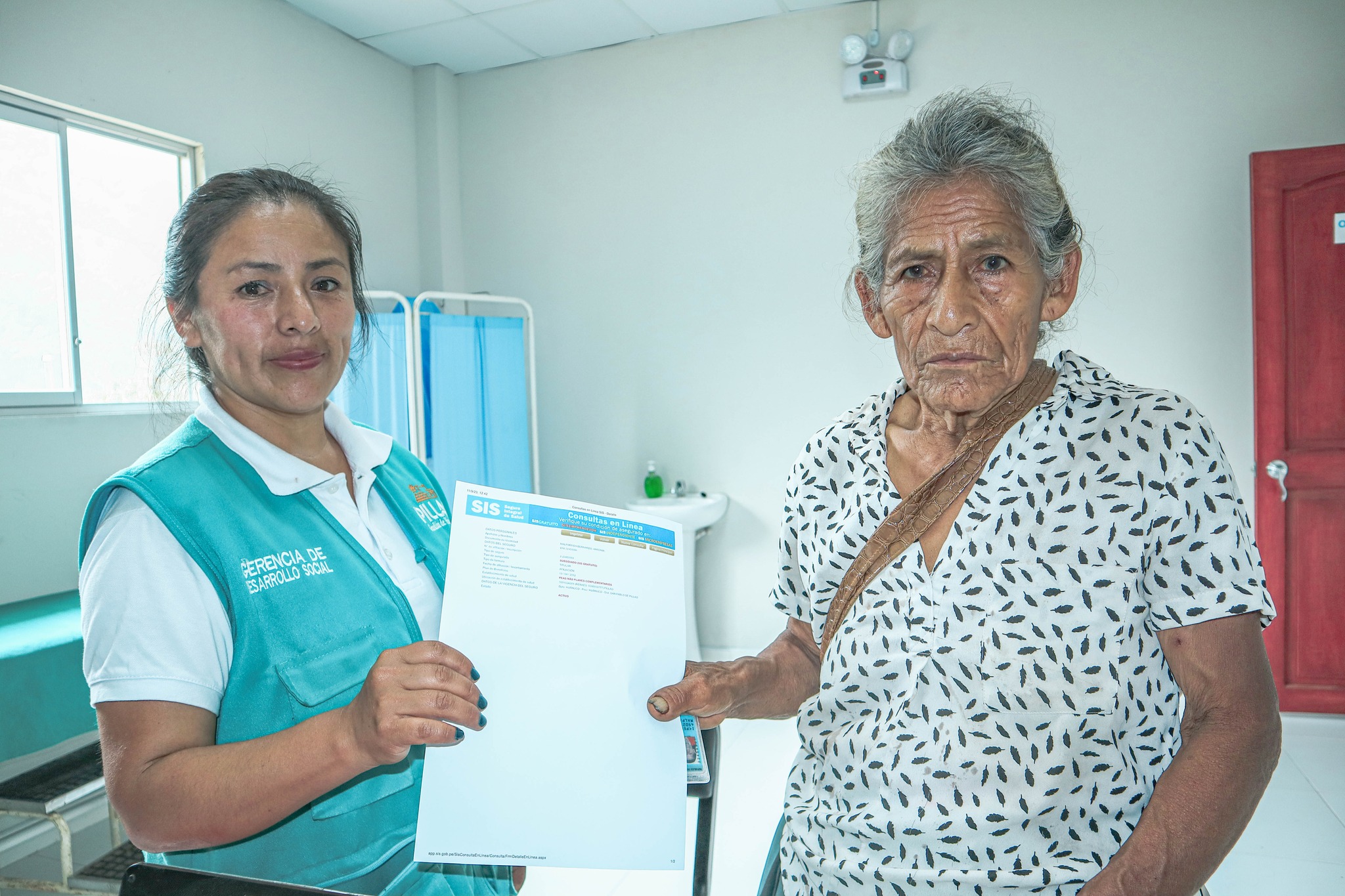 Un total de noventa personas del centro poblado de Huanipampa y sus caseríos se beneficiaron con la campaña de certificación médica a personas con discapacidad, actualización y empadronamiento Sisfoh e inscripción de niños en orfandad.
La actividad se desarrolló, ayer, en el puesto de apoyo de Huanipampa, a donde acudieron profesionales de la Municipalidad Distrital de San Pablo de Pillao, por encargo de la alcaldesa Delia Verde Ponce.