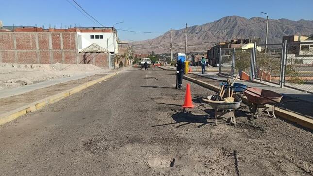 Con el propósito de restaurar la transitabilidad en las vías del Centro Poblado Chen Chen, la Municipalidad Provincial de Mariscal Nieto ha desarrollado una ficha denominada "Mantenimiento para la Mejora de la Accesibilidad en Vías a través de Parches y Sellado de Fisuras en la Carpeta Asfáltica en el Centro Poblado de Chen Chen, Distrito de Moquegua, Mariscal Nieto, Moquegua".