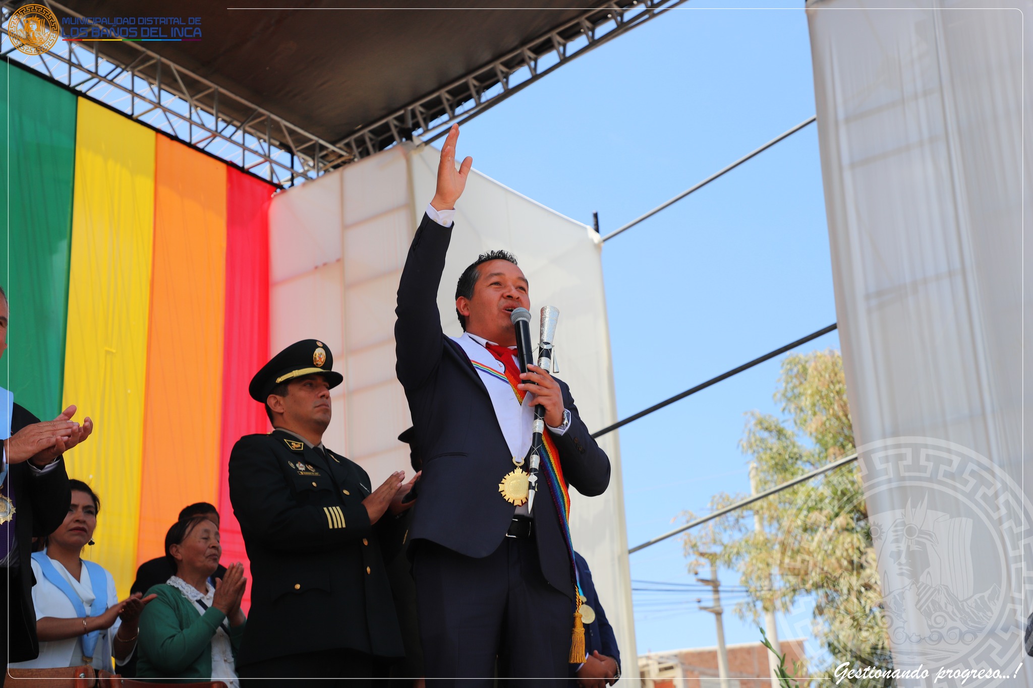 ALCALDE JAIME MANTILLA ENTREGÓ POOL DE MAQUINARIA A LA POBLACIÓN BAÑOSINA