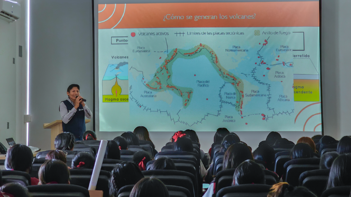 NP - Inspirando ciencia Más de 300 escolares recorrieron el Observatorio Vulcanológico del Sur - WEB@2x