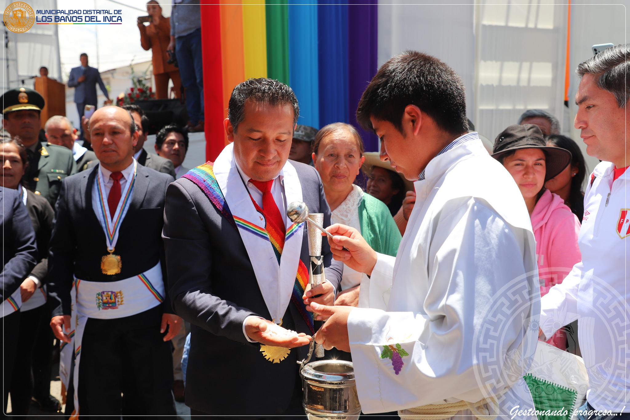 ALCALDE JAIME MANTILLA ENTREGÓ POOL DE MAQUINARIA A LA POBLACIÓN BAÑOSINA