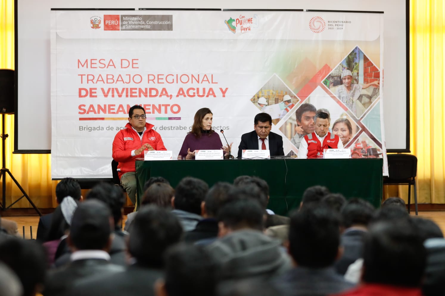 Ministra Hania Pérez de Cuéllar instaló mesa técnica en Puno para destrabe de proyectos de agua, saneamiento y vivienda que contribuyan al cierre de brechas en la región.