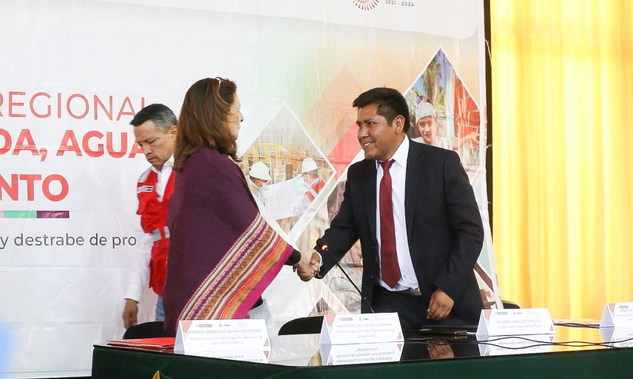 Ministra Hania Pérez de Cuéllar instaló mesa técnica en Puno para destrabe de proyectos de agua, saneamiento y vivienda que contribuyan al cierre de brechas en la región.