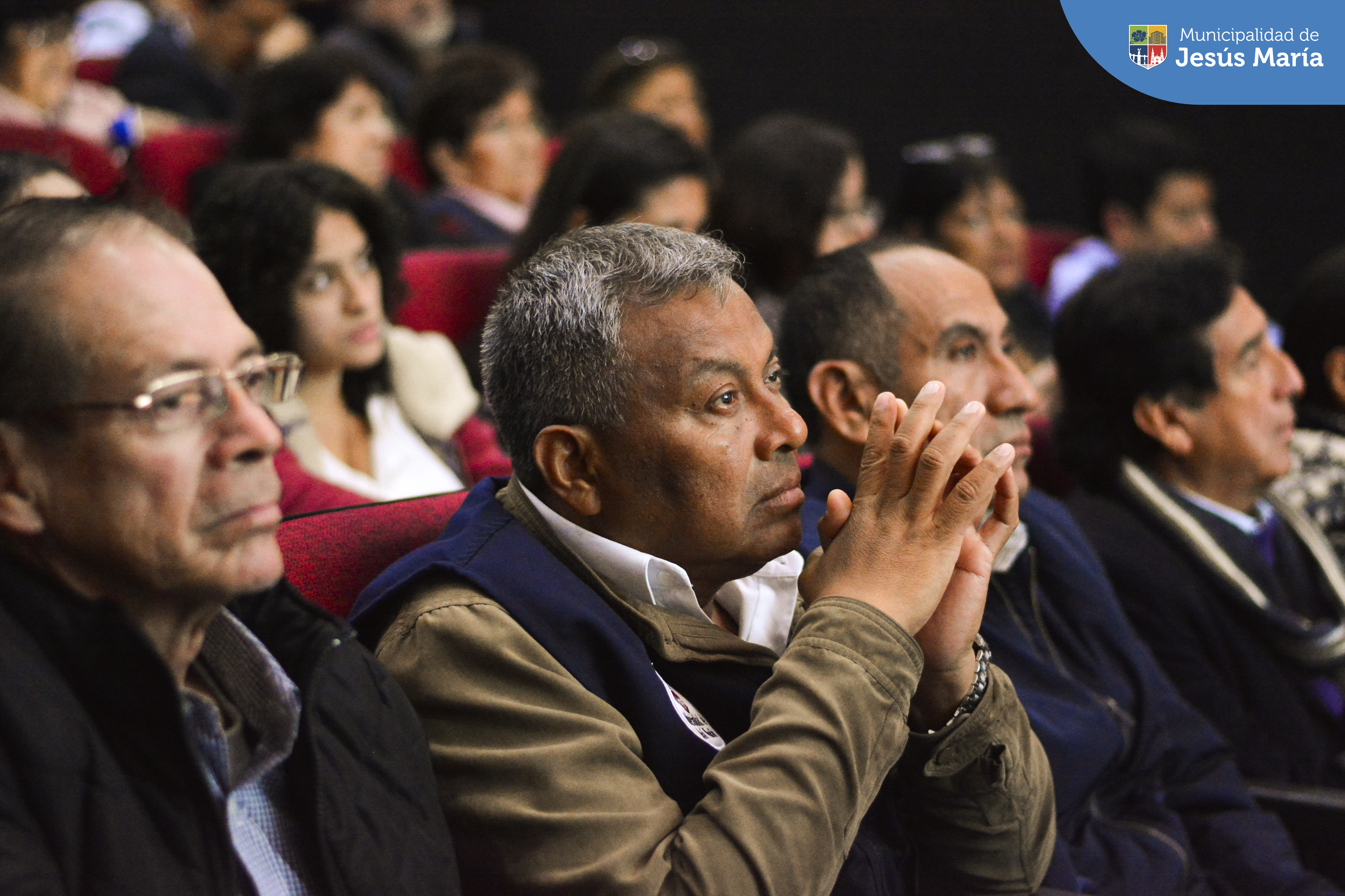 ¡En Jesús María trabajamos con transparencia y honestidad!

👏🏼 Agradecemos a todos los vecinos que asistieron a nuestra Segunda Audiencia Pública de Rendición de Cuentas 2023, pudieron conocer los avances y retos que enfrentamos para seguir mejorando nuestro querido Jesús María y hacer sus consultas directamente a nuestro alcalde Jesús Gálvez Olivares.
Los invitamos a conocer el detalle en 📽️ https://bit.ly/3EKQv1u
