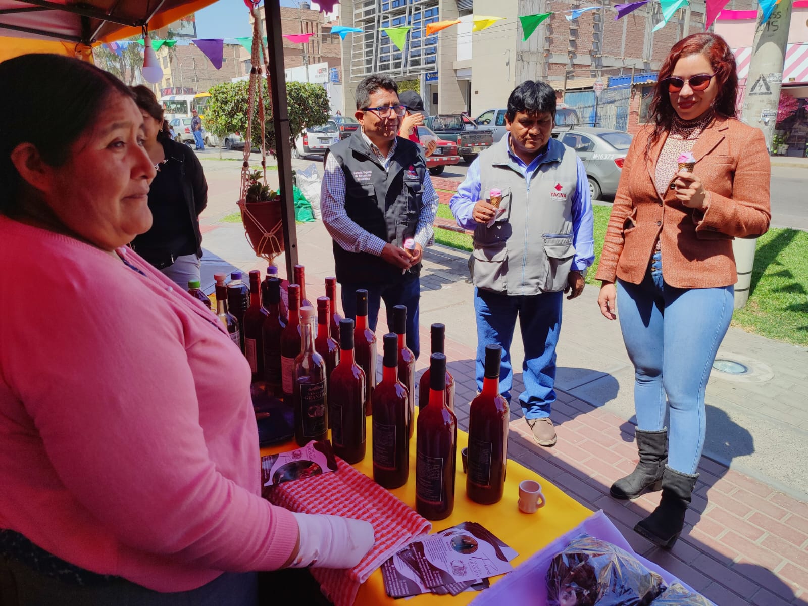 Emprendedores se benefician con feria “Tacna Creativa y Emprendedora”