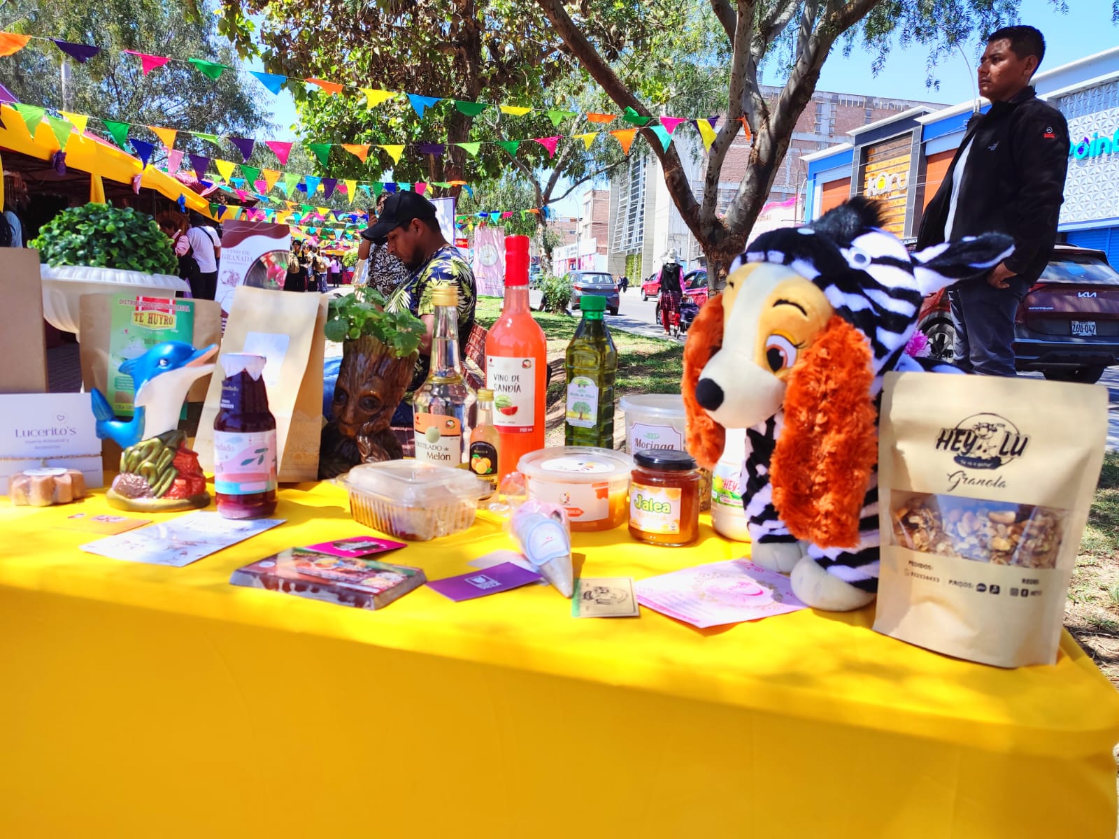 Emprendedores se benefician con feria “Tacna Creativa y Emprendedora”