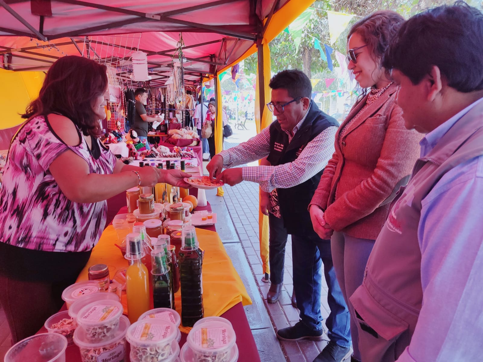 Emprendedores se benefician con feria “Tacna Creativa y Emprendedora”