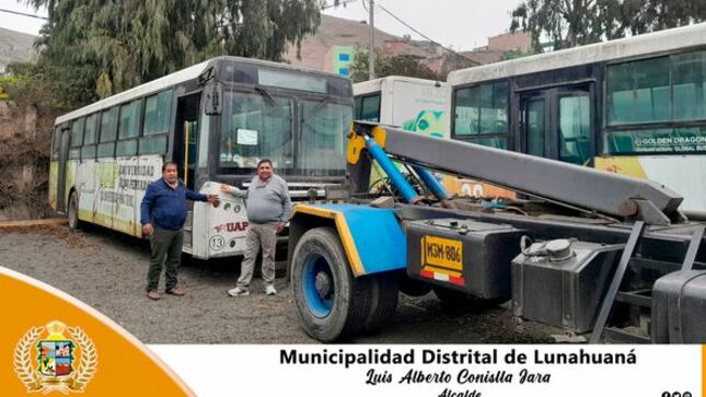Alcalde del Distrito de Lunahuaná, Sr. Luis Alberto Conislla Jara, se apersono el día 20 de Setiembre del año en curso, en horas de la mañana a la ciudad de Lima, tras haber recibido una llamada telefónica del PRONABI, para realizar la entrega del bus, en ese sentido nuestra autoridad local viajo en compañía del Gerente Municipal. 
Dicho vehículo, será destinado para la educación de nuestras futuras generaciones de la Capital Turística y Cultural. 