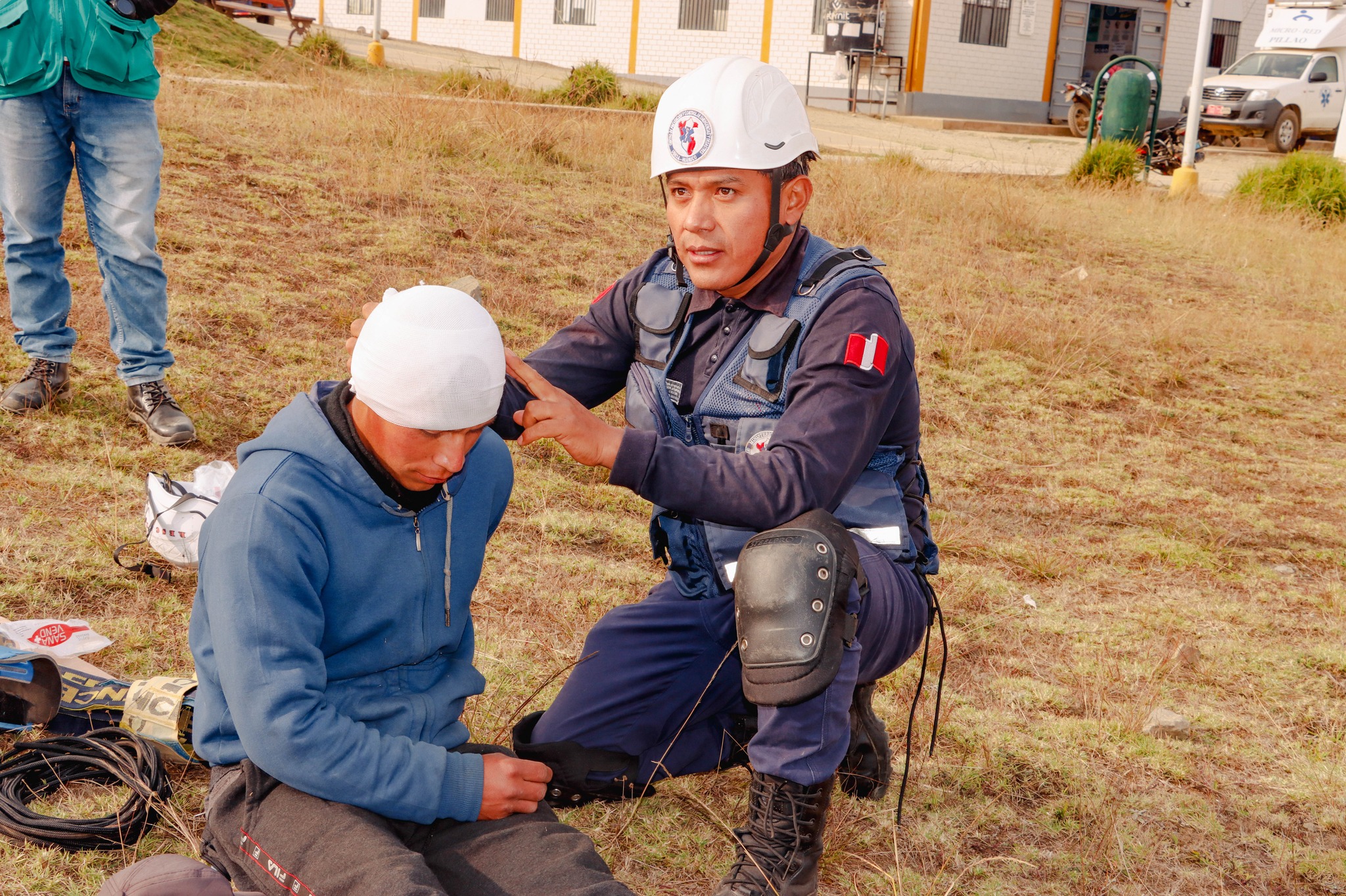 Con la finalidad de que nuestros agentes del Serenazgo estén preparados para afrontar situaciones de emergencia como accidentes u otros, se desarrolló un taller sobre primeros auxilios y rescate. La capacitación estuvo a cargo del brigadista Lider Luis Villaverde Aranda, profesional del Centro de Salud de San Pablo de Pillao.