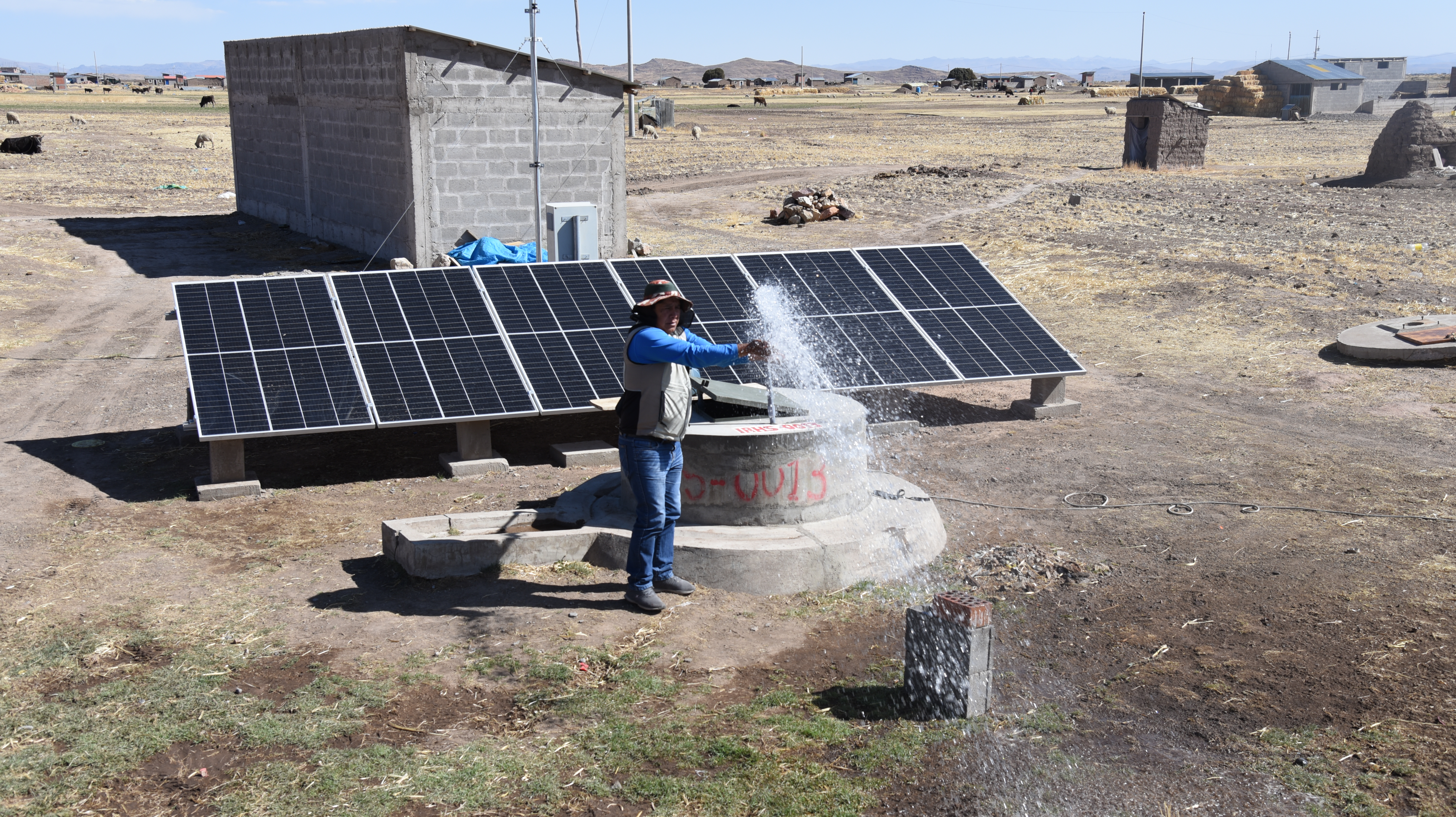 Es la primera vez que el Estado peruano implementa este tipo de tecnología en pozos, utilizando paneles solares. A la fecha, la ANA ha recepcionado 792 paneles solares.