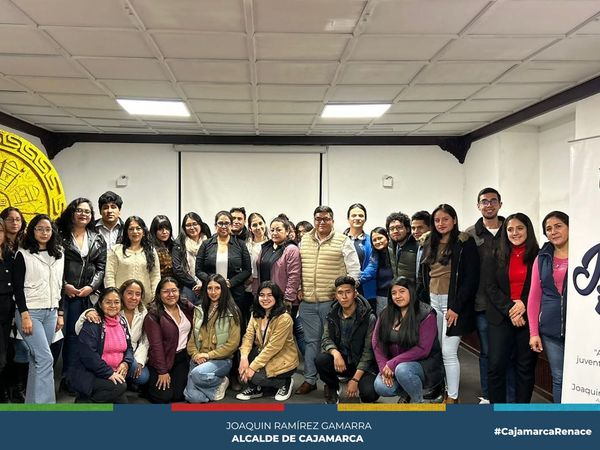 La Municipalidad Provincial de Cajamarca, a través de la Subgerencia de Participación Vecinal y Registro Civil en la coordinación de "Jóvenes Renace," llevó a cabo una enriquecedora charla titulada "Forjando Caminos para la Juventud." La destacada ponente de esta sesión fue la Mg. Cinthya Campos Luján, representante del Ministerio Público.
🫂Esta iniciativa se enmarca en el compromiso de la comuna local de brindar oportunidades de desarrollo y crecimiento personal a la juventud local. La charla, que se llevó a cabo en la Casona Cultural Miguel Espinach, reunió a un grupo diverso de jóvenes cajamarquinos ansiosos por aprender y prosperar en sus vidas.