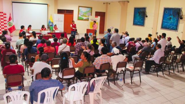 Más de 70 dirigentes de organizaciones de la sociedad civil y ciudadanos en general participaron de la audiencia pública provincial “La Contraloría te escucha” en el distrito de Tambogrande, donde presentaron sus alertas o denuncias sobre obras paralizadas, trabajos deficientes y demoras en la ejecución de diversos proyectos.