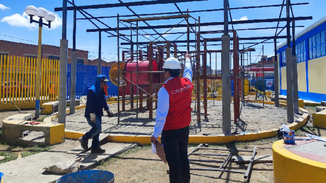La Contraloría General recomendó a las autoridades de la Municipalidad Provincial de Pasco adoptar las acciones necesarias para superar los riesgos advertidos en la ejecución de la remodelación del complejo deportivo en el Asentamiento Humano de Tahuantinsuyo, distrito de Chaupimarca, luego de evidenciarse que la empresa contratista realiza trabajos pese a que el plazo de ejecución de la obra ya culminó.
