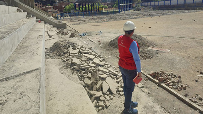 La Contraloría General de la República advirtió que la construcción de la sub base del estadio municipal del distrito de San Rafael presenta deficiencias lo que ocasiona el empozamiento de agua en el campo deportivo, a pesar de ello la Municipalidad Distrital de San Rafael pagó por estos trabajos mal ejecutados.