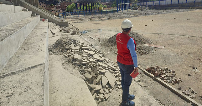 La Contraloría General de la República advirtió que la construcción de la sub base del estadio municipal del distrito de San Rafael presenta deficiencias lo que ocasiona el empozamiento de agua en el campo deportivo, a pesar de ello la Municipalidad Distrital de San Rafael pagó por estos trabajos mal ejecutados.