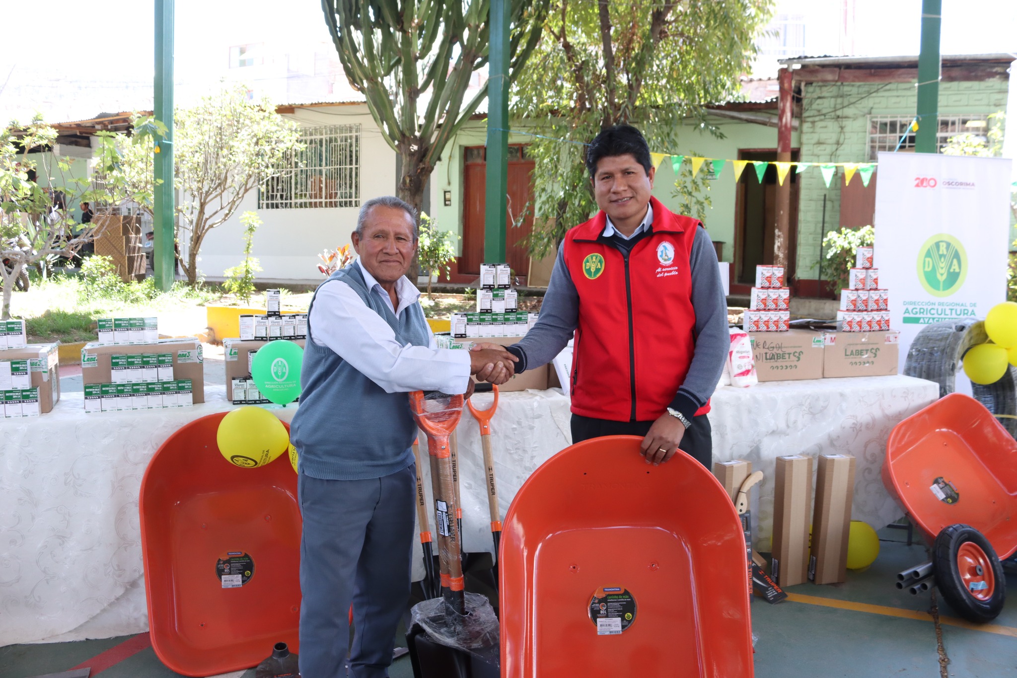 DRAA entrega kits y suministros agrícolas para mitigar crisis climática en Ayacucho