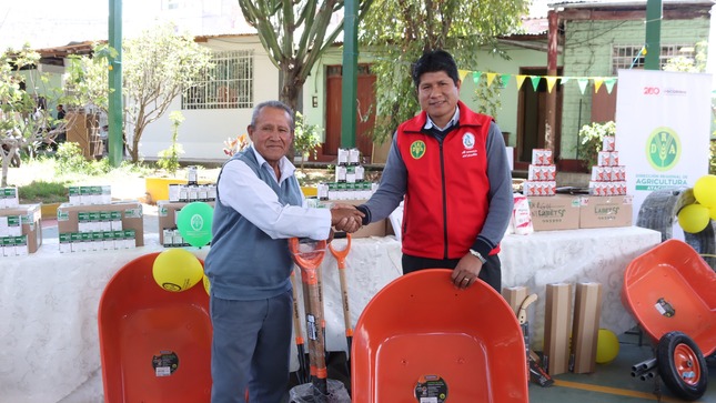 DRAA entrega kits y suministros agrícolas para mitigar crisis climática en Ayacucho 