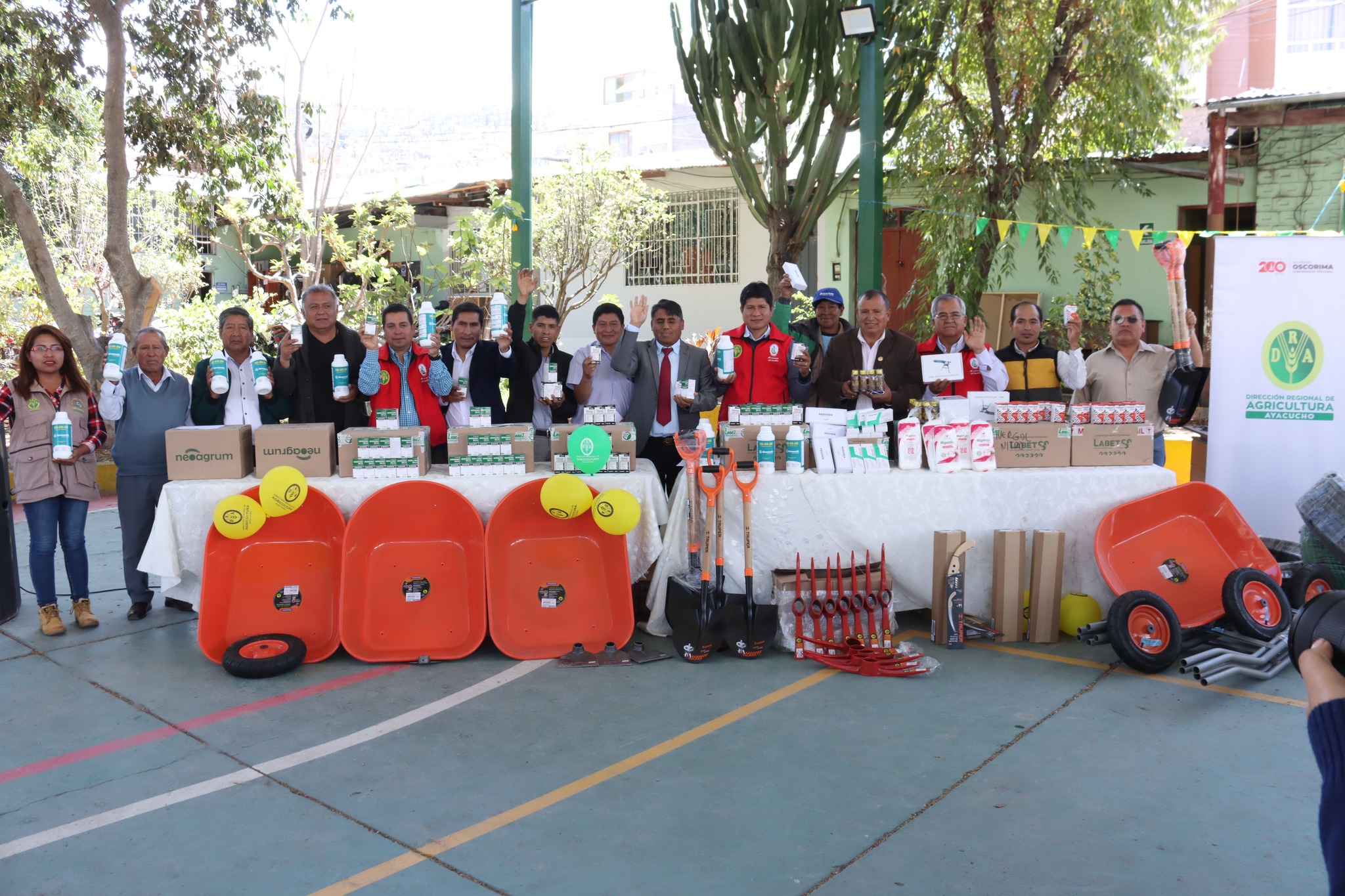 DRAA entrega kits y suministros agrícolas para mitigar crisis climática en Ayacucho