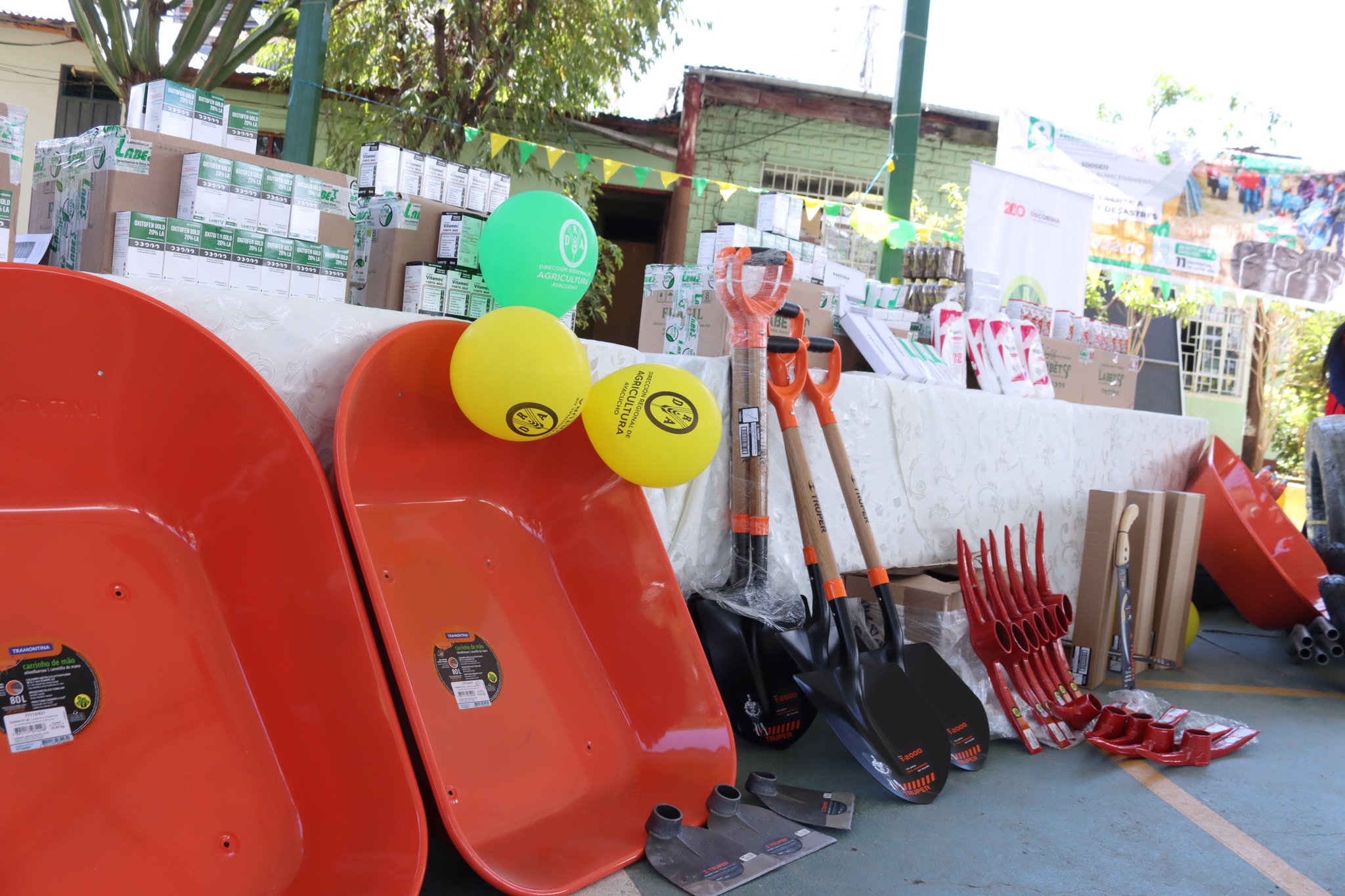 DRAA entrega kits y suministros agrícolas para mitigar crisis climática en Ayacucho