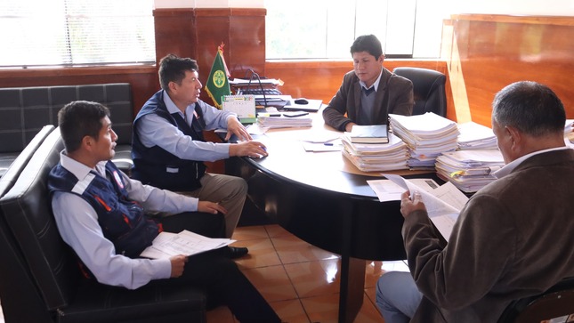 Realizan mesa de trabajo para enfrentar emergencia por déficit hídrico