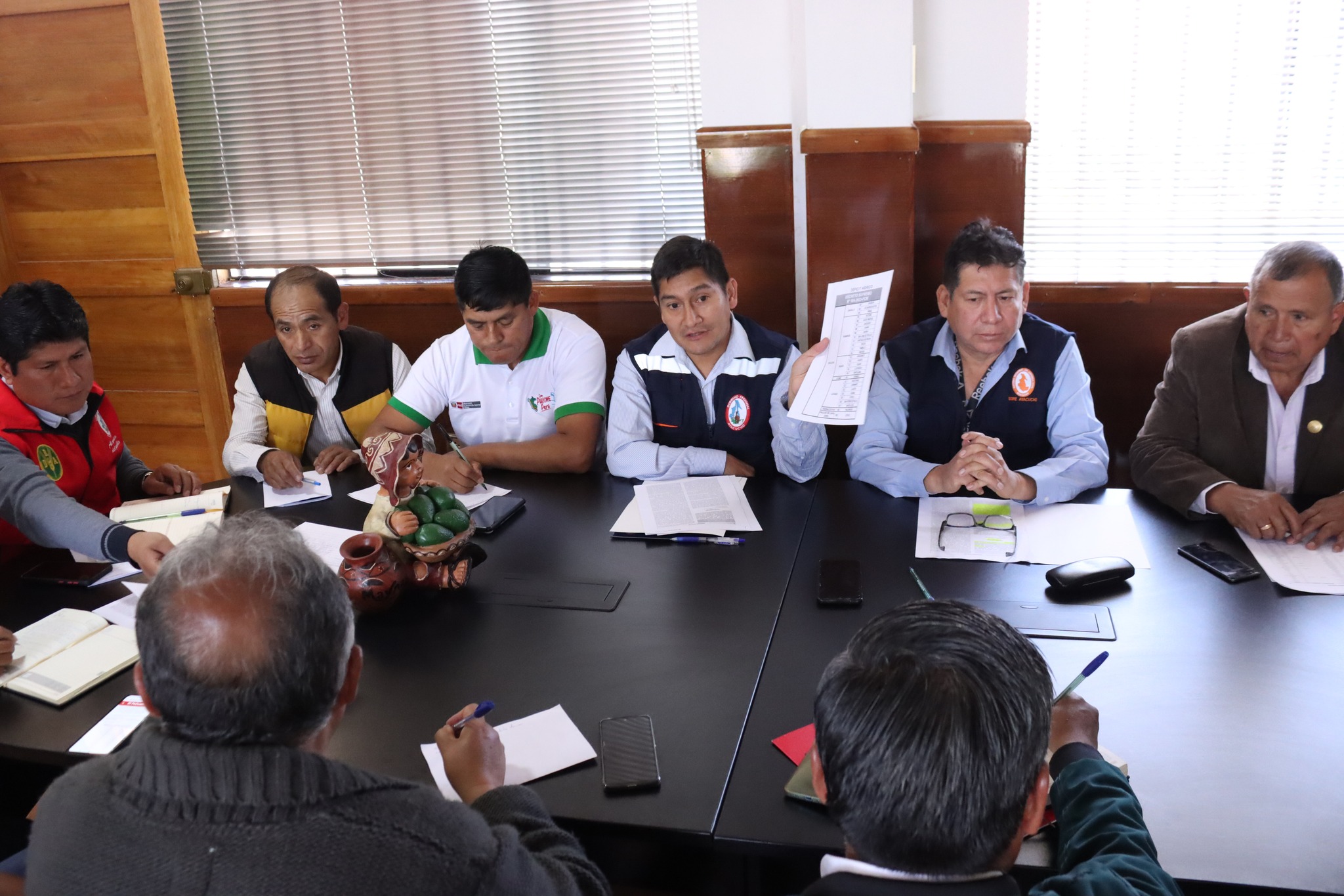Realizan mesa de trabajo para enfrentar emergencia por déficit hídrico