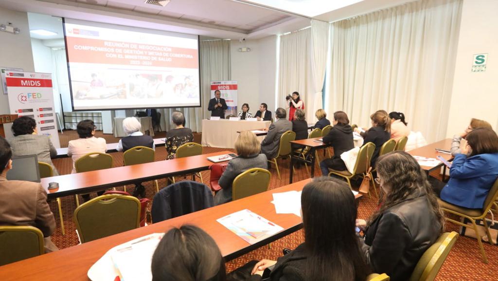 Minsa y Midis asumen compromisos para garantizar los servicios de calidad en mujeres y niños