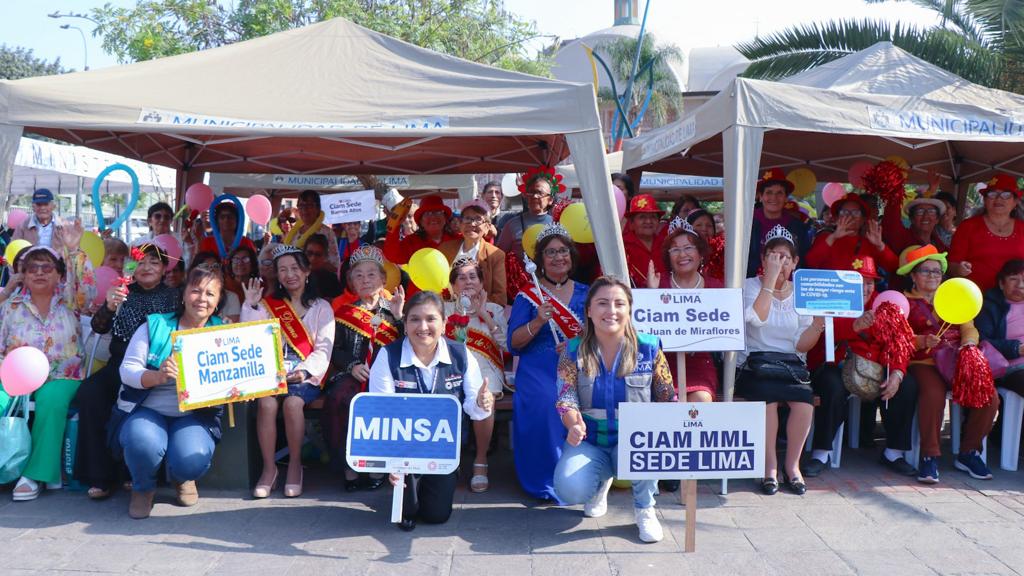 Minsa protege a adultos mayores de los Centros Integrales de Atención con la dosis bivalente