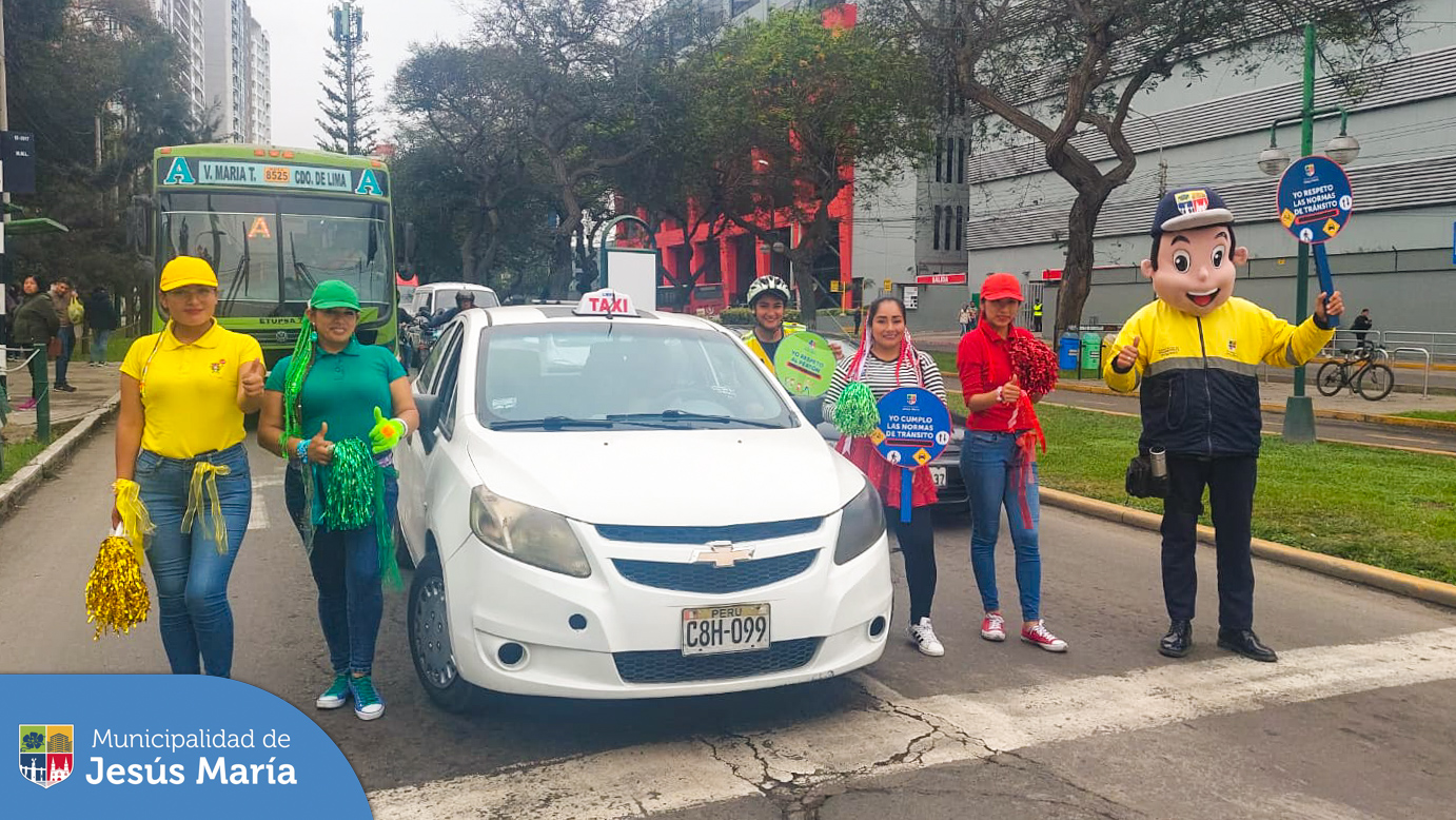 🚦 Con el propósito de prevenir accidentes de tránsito, la Subgerencia de Transporte y Vialidad realizó la campaña "Yo respeto al peatón" 🚸 en el cruce de la Av. Salaverry con Av. Punta del Este dónde se registra una alta incidencia de siniestros. ⛔🚗🚌
Esta iniciativa busca generar conciencia entre los conductores, transportistas y peatones sobre las consecuencias de no respetar las normas de tránsito, así como de las principales recomendaciones a seguir por ciclistas 🚴🏻♀️ y peatones 🚶♂️ para evitar accidentes.