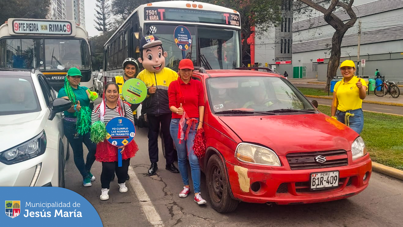 🚦 Con el propósito de prevenir accidentes de tránsito, la Subgerencia de Transporte y Vialidad realizó la campaña "Yo respeto al peatón" 🚸 en el cruce de la Av. Salaverry con Av. Punta del Este dónde se registra una alta incidencia de siniestros. ⛔🚗🚌
Esta iniciativa busca generar conciencia entre los conductores, transportistas y peatones sobre las consecuencias de no respetar las normas de tránsito, así como de las principales recomendaciones a seguir por ciclistas 🚴🏻♀️ y peatones 🚶♂️ para evitar accidentes.
