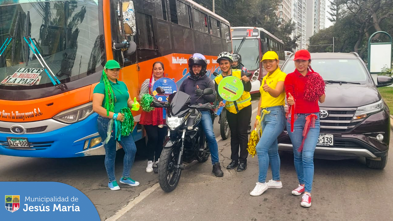 🚦 Con el propósito de prevenir accidentes de tránsito, la Subgerencia de Transporte y Vialidad realizó la campaña "Yo respeto al peatón" 🚸 en el cruce de la Av. Salaverry con Av. Punta del Este dónde se registra una alta incidencia de siniestros. ⛔🚗🚌
Esta iniciativa busca generar conciencia entre los conductores, transportistas y peatones sobre las consecuencias de no respetar las normas de tránsito, así como de las principales recomendaciones a seguir por ciclistas 🚴🏻♀️ y peatones 🚶♂️ para evitar accidentes.