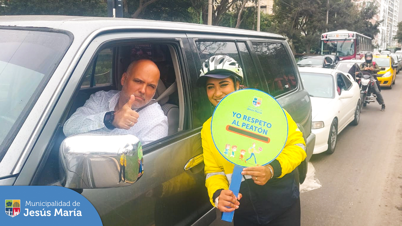 🚦 Con el propósito de prevenir accidentes de tránsito, la Subgerencia de Transporte y Vialidad realizó la campaña "Yo respeto al peatón" 🚸 en el cruce de la Av. Salaverry con Av. Punta del Este dónde se registra una alta incidencia de siniestros. ⛔🚗🚌
Esta iniciativa busca generar conciencia entre los conductores, transportistas y peatones sobre las consecuencias de no respetar las normas de tránsito, así como de las principales recomendaciones a seguir por ciclistas 🚴🏻♀️ y peatones 🚶♂️ para evitar accidentes.