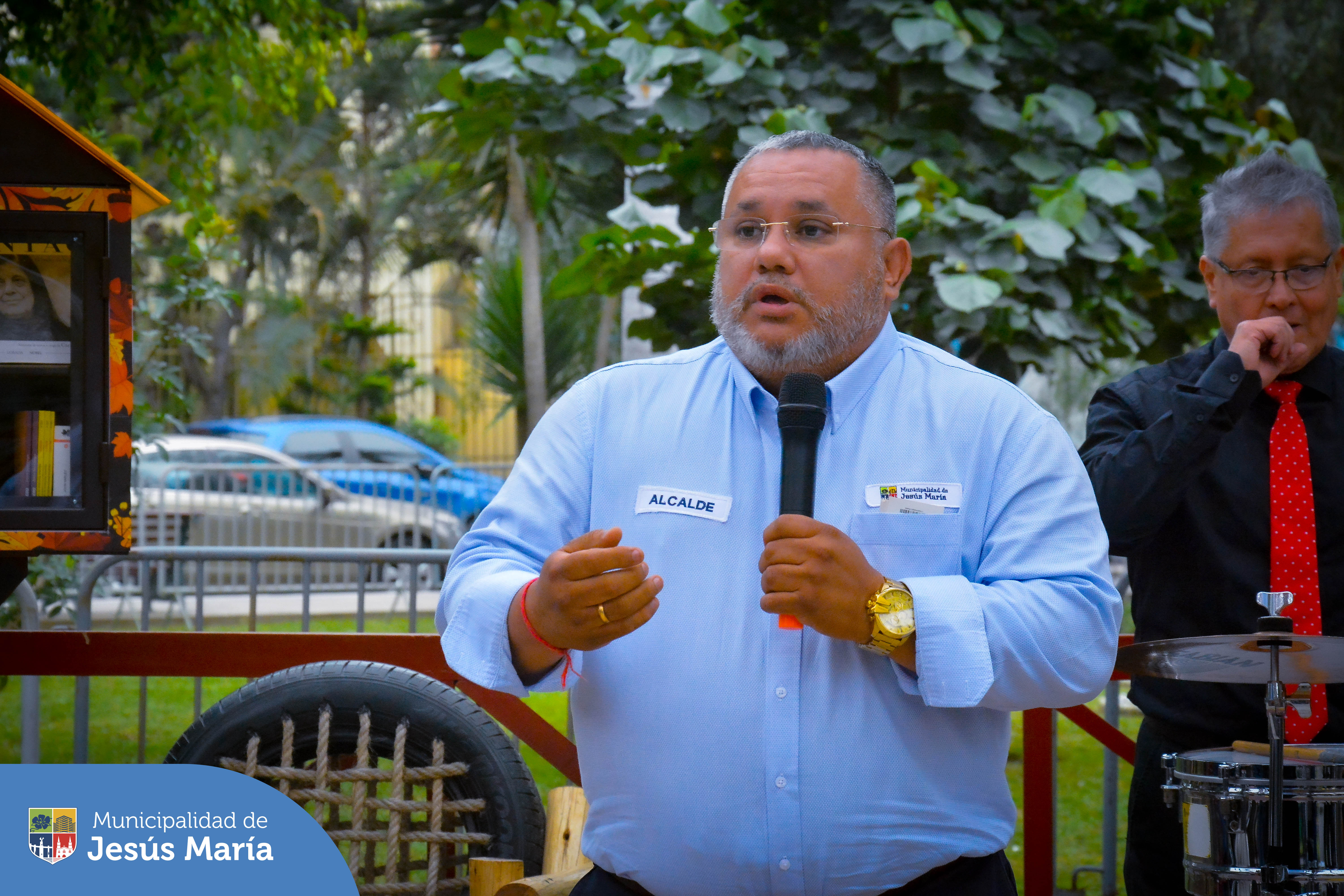 El alcalde Jesús Gálvez Olivares, participó junto a los vecinos en la retreta musical del Parque Habich, ellos agradecieron y festejaron con el burgomaestre al ritmo de la música en vivo. 💃🕺