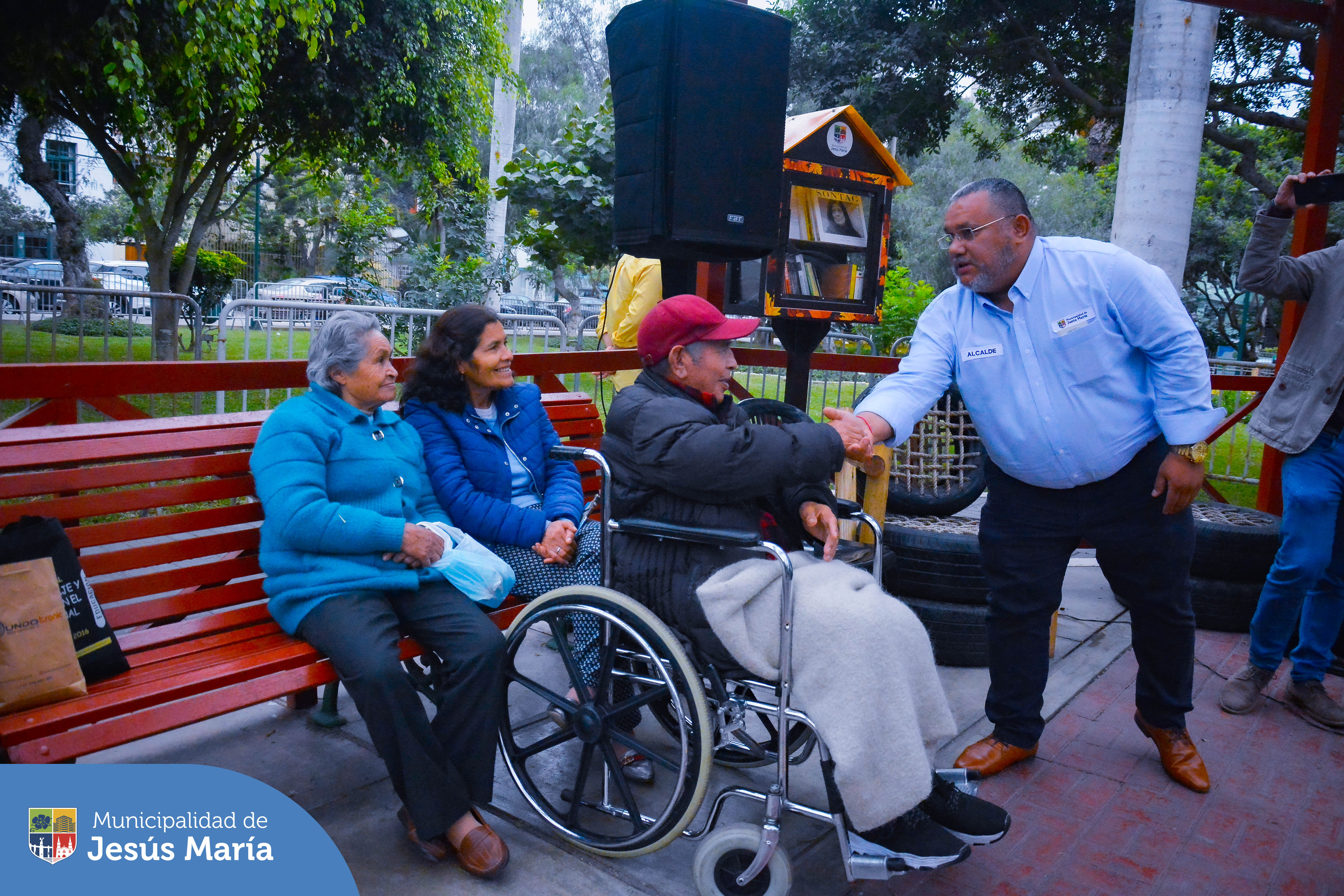 El alcalde Jesús Gálvez Olivares, participó junto a los vecinos en la retreta musical del Parque Habich, ellos agradecieron y festejaron con el burgomaestre al ritmo de la música en vivo. 💃🕺