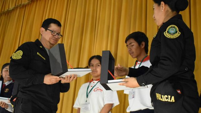 CEBA Centro Cristo Rey del Niño y el Adolescente gana Concurso "Los que más saben" 2023
