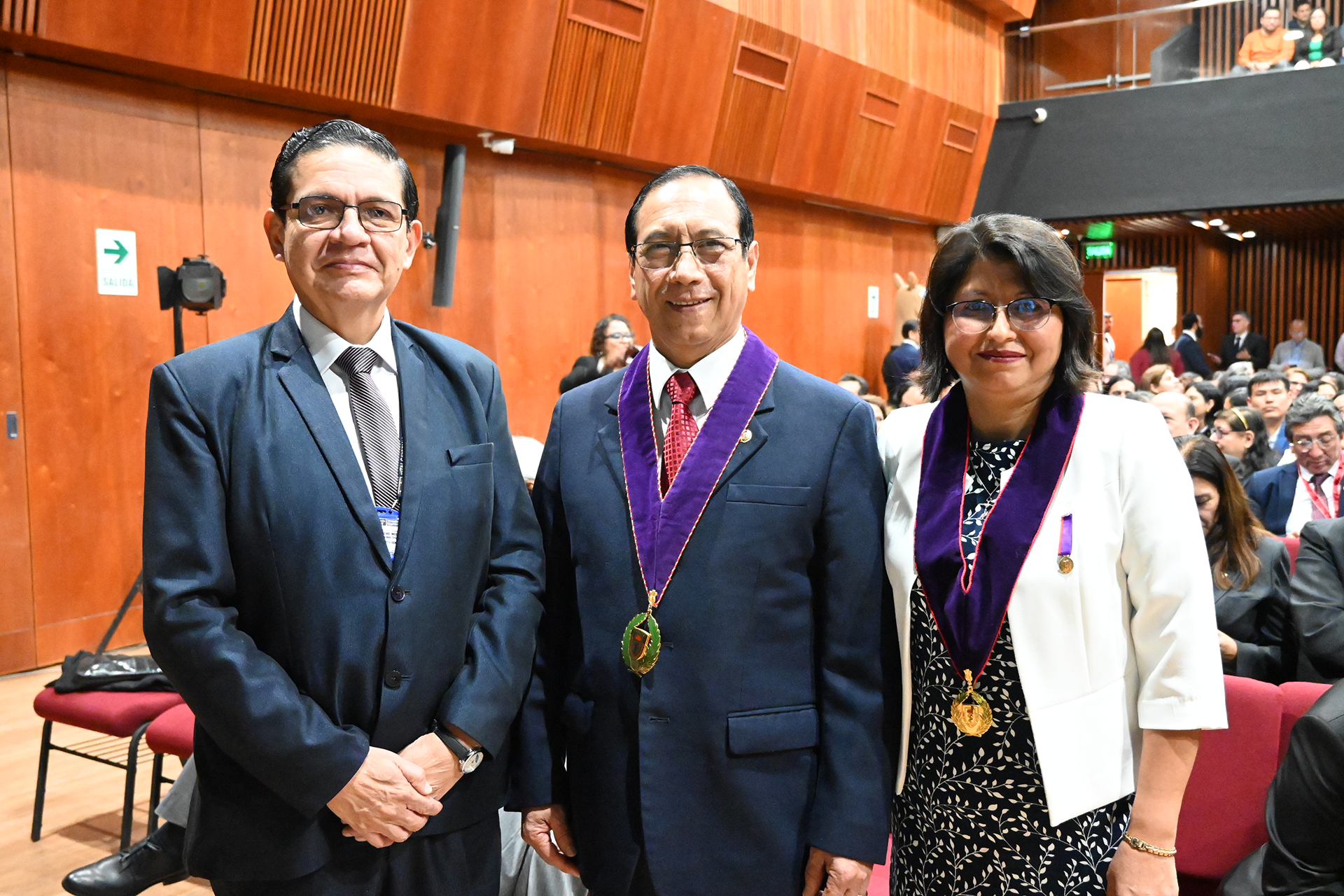 Director junto al rector