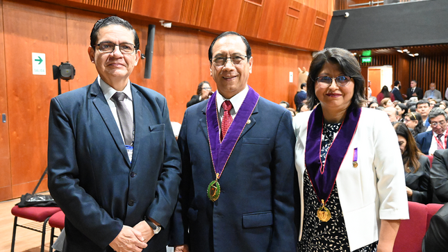 Director junto al rector