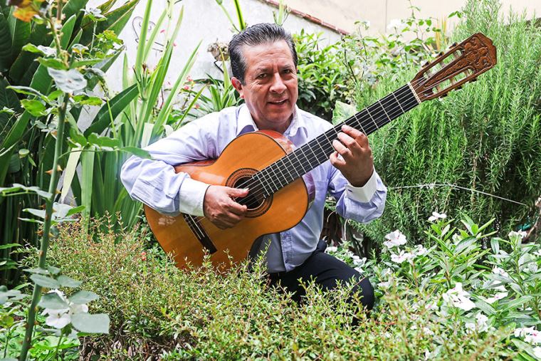 Ministerio de Cultura reconoce como Personalidad Meritoria al reconocido músico ayacuchano, Óscar Figueroa Soto