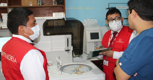 La Contraloría General detectó que en el departamento de Patología Clínica del Hospital Regional JAMO de Tumbes la centrifuga refrigerante para el fraccionamiento de plaquetas, plasma fresco, etc. permanece inoperativa mientras que una segunda fue enviada a mantenimiento por un periodo de 10 días hábiles.