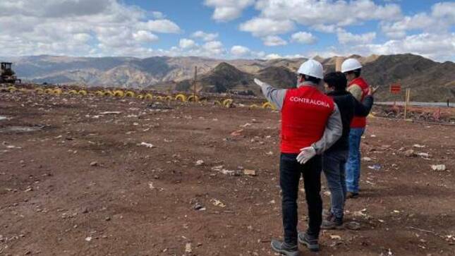 La Contraloría General de la República advirtió que existen cuatro deficiencias en el Botadero de Jaquira, administrado por la Municipalidad Provincial de Cusco, que afectan la continuidad del proceso de la disposición final de los residuos sólidos procedentes de los distritos de Cusco, Santiago, Wanchaq, San Sebastián, San Jerónimo, Ccorca, Poroy y Saylla.