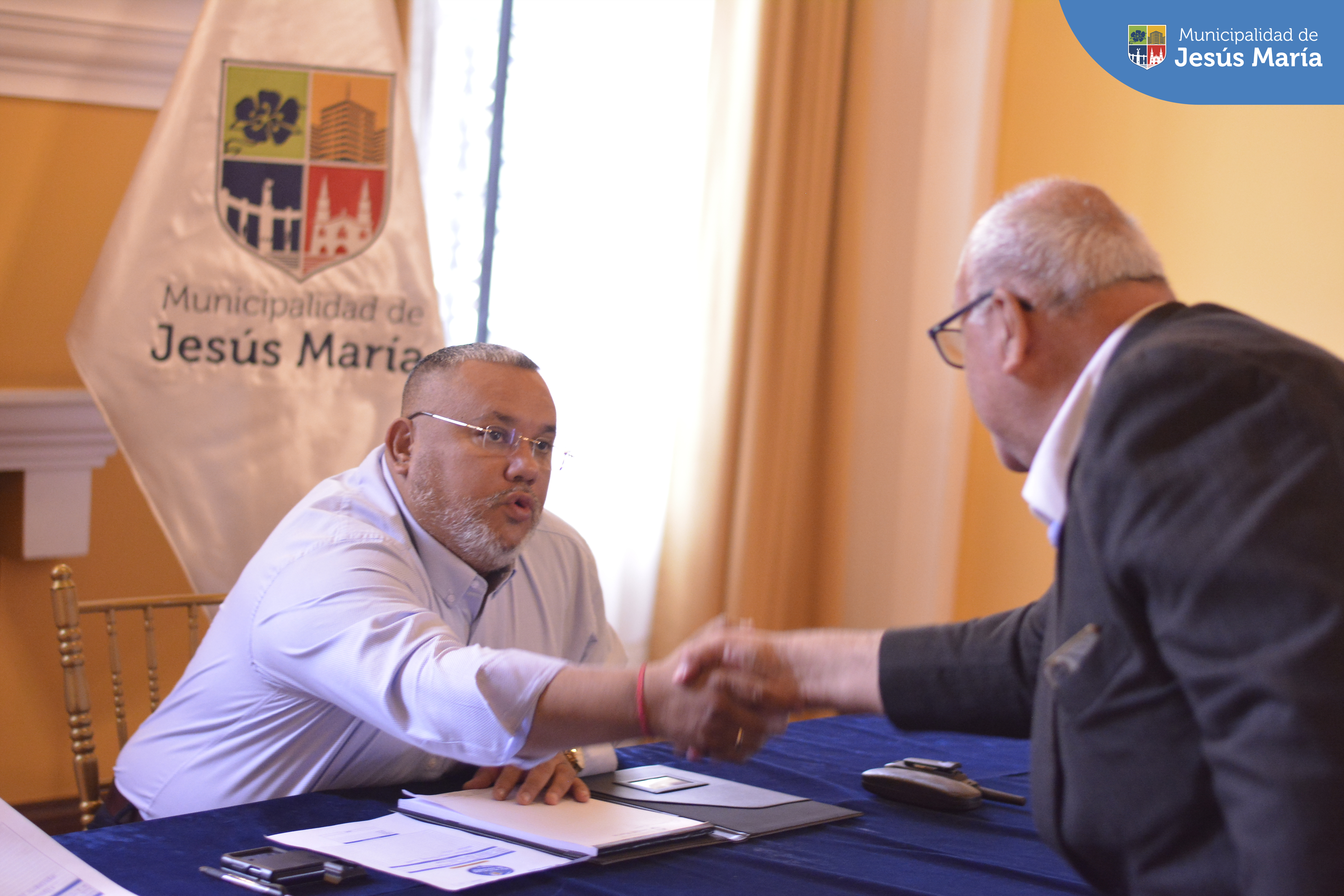 👏🏼 Agradecemos a todos los vecinos asistentes a la audiencia vecinal “Tu alcalde te escucha”, en dónde nuestra primera autoridad, Jesús Gálvez Olivares, atendió las sugerencias de todos los presentes.
Porque #JesúsMaríaSomosTodos 🙌🏼 
