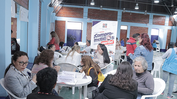 Juezas de diversas especialidades dialogaron con vecinos de La Perla para explicarles temas relacionados a conflictos judiciales