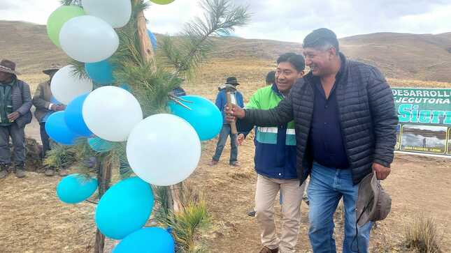foto de puesta de primera piedra