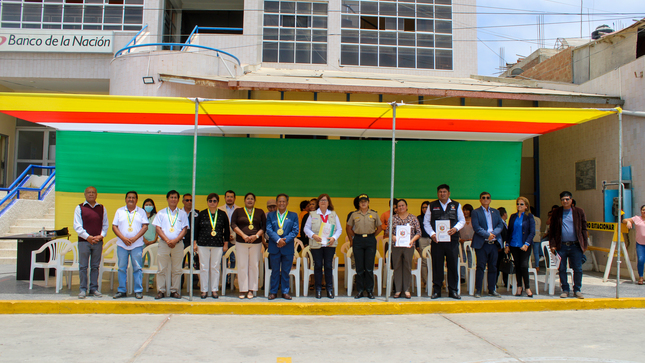 Además, durante el evento, se llevó a cabo la entrega oficial de equipos de laboratorio, generosamente donados por el ciudadano recano, quien reside en Estados Unidos.