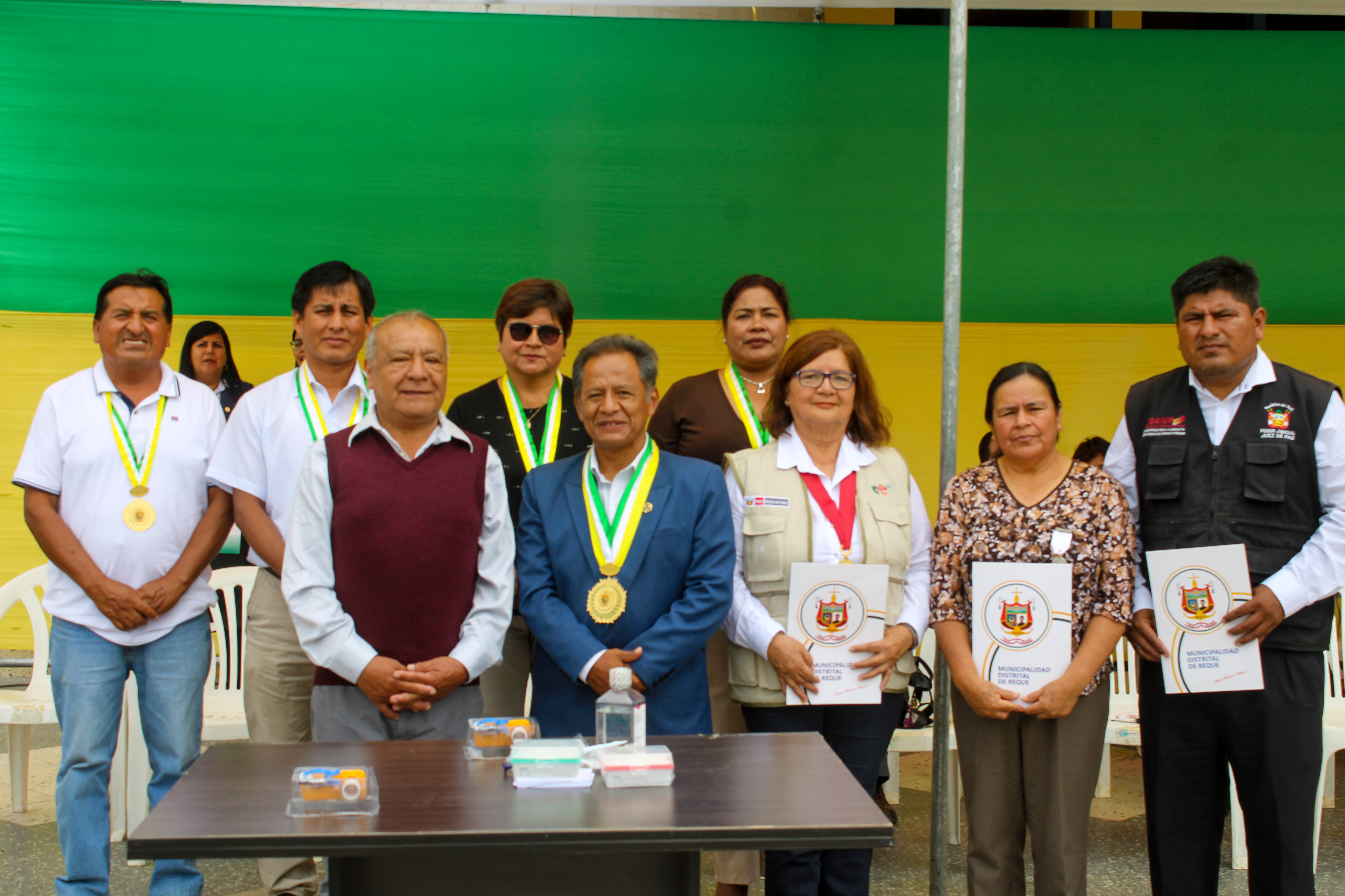 Además, durante el evento, se llevó a cabo la entrega oficial de equipos de laboratorio, generosamente donados por el ciudadano recano, quien reside en Estados Unidos.