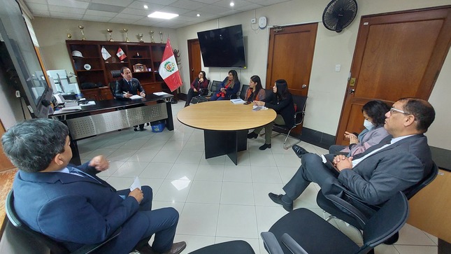 Cenares y Colegio Químico Farmacéutico se reúnen para fortalecer el abastecimiento de los medicamentos
