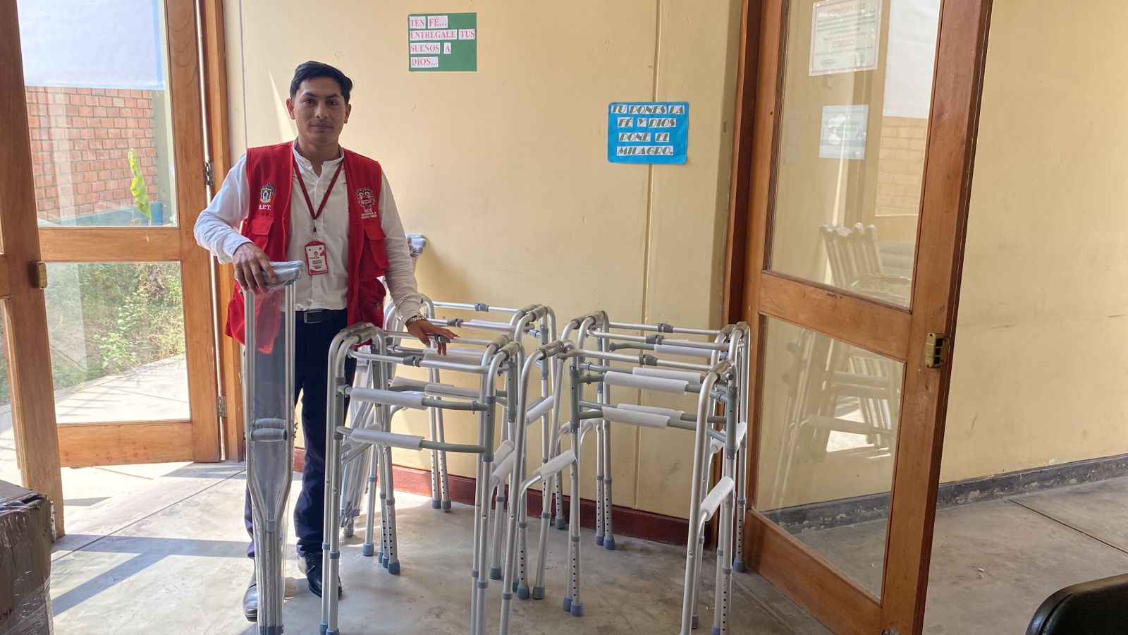La Municipalidad de Trujillo entrega hoy 40 andadores y 30 muletas a personas con discapacidad inscritas en la OMAPED.