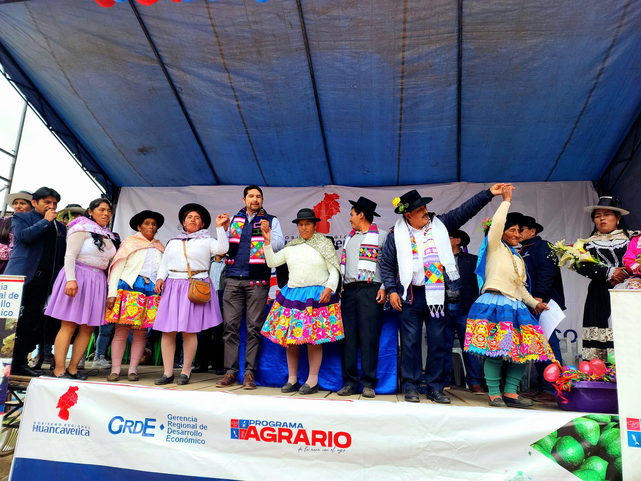 Gobierno Regional de Huancavelica, entregó maquinarias y herramientas agrícolas